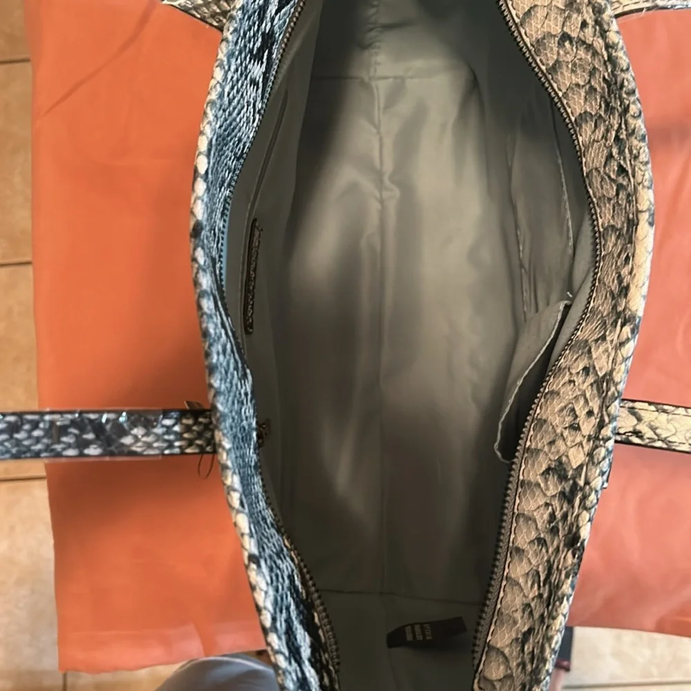 Studio Badgley Mischka, Vegan Leather, Light Blue Snake TOTE. NWT - Picture 5 of 16